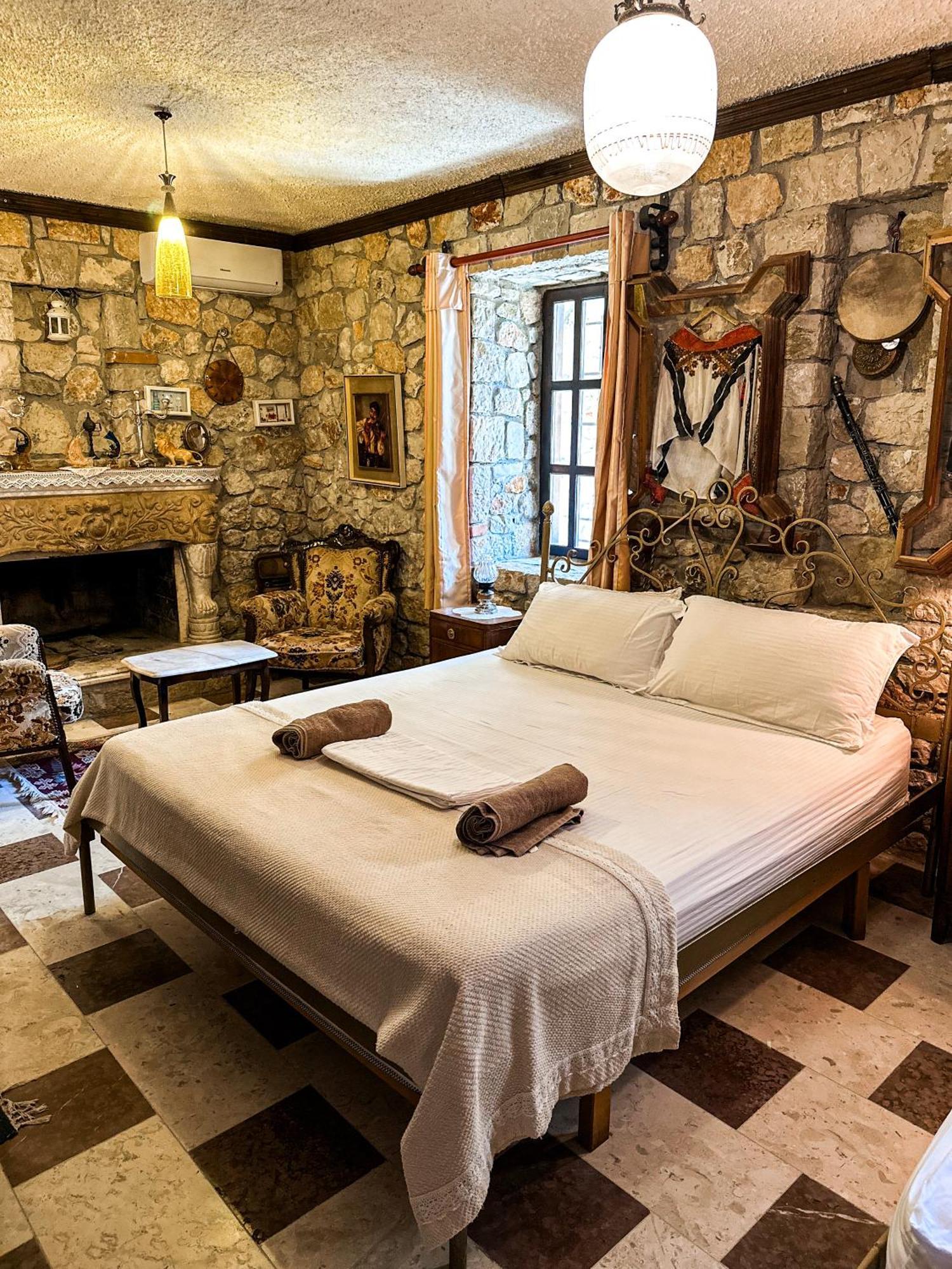 Solomon&Sons Hotel Dhërmi Екстериор снимка